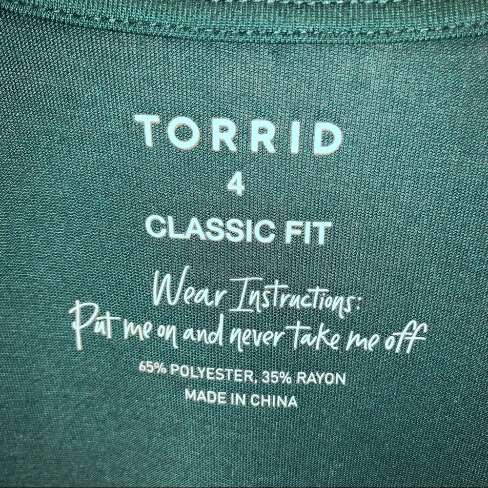 NEW! TORRID “Scrolling” Long Sleeve Raglan V-Neck Tee, Forest Green, NWT! - Picture 5 of 15